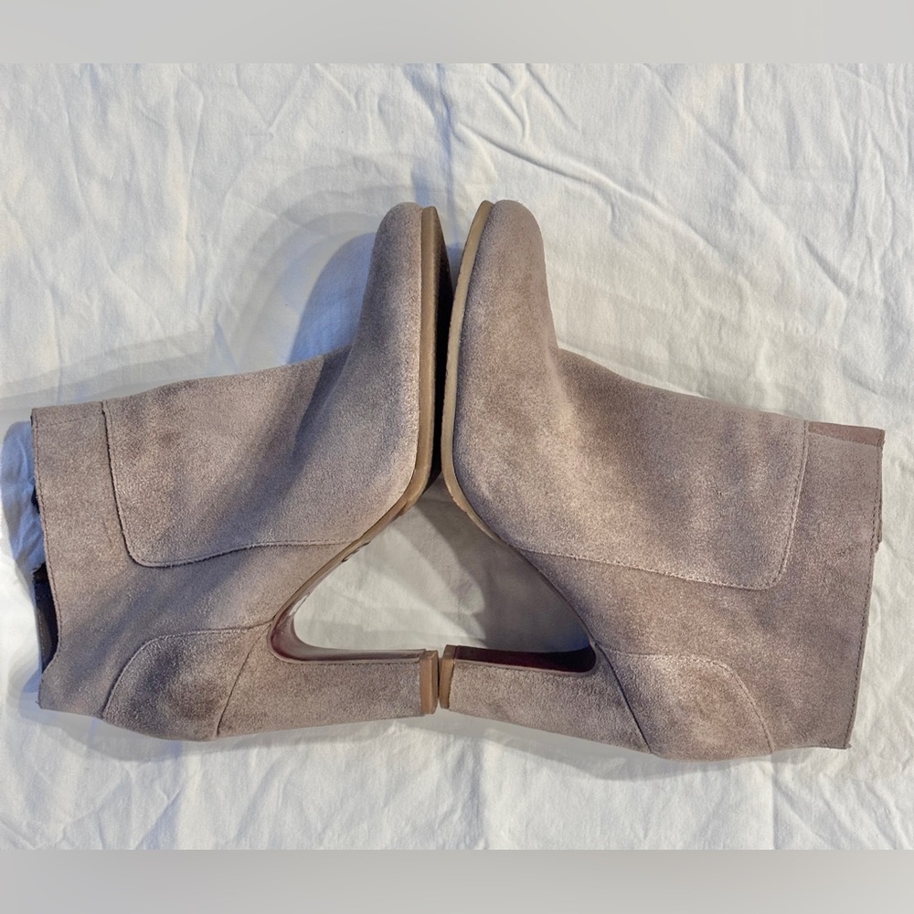 Naturalizer Light Beige Suede Ankle Booties - size 7.5